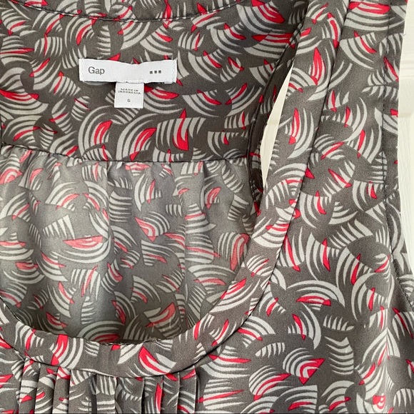 Gap S pleated razorback tank - Picture 3 of 3